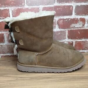 UGG Boots Girls Size 4 Brown Short Style Bailey Bow Fluffy Easy On Winter Boots